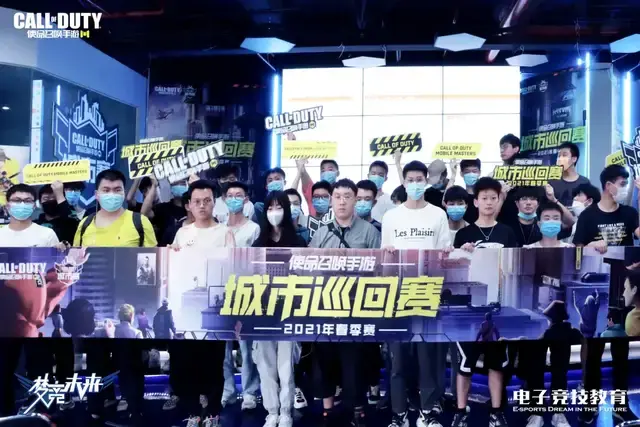 他的一举一 他的一举一